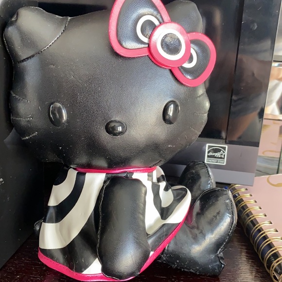Very Rare Limited Edition MAC Hello Kitty - Picture 5 of 9